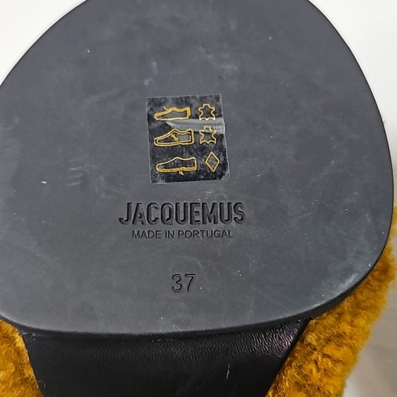Jacquemus • Les mules carrés ronds • Shearling Mules in Khaki Size 37 - Picture 8 of 9